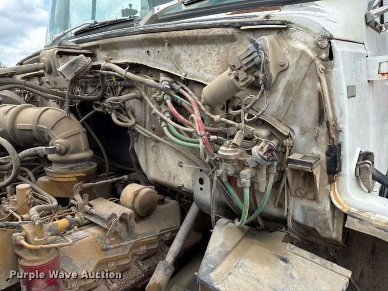 image for item ED5592 1988 Ford L8000 water truck