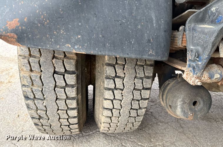 image for item ED5592 1988 Ford L8000 water truck