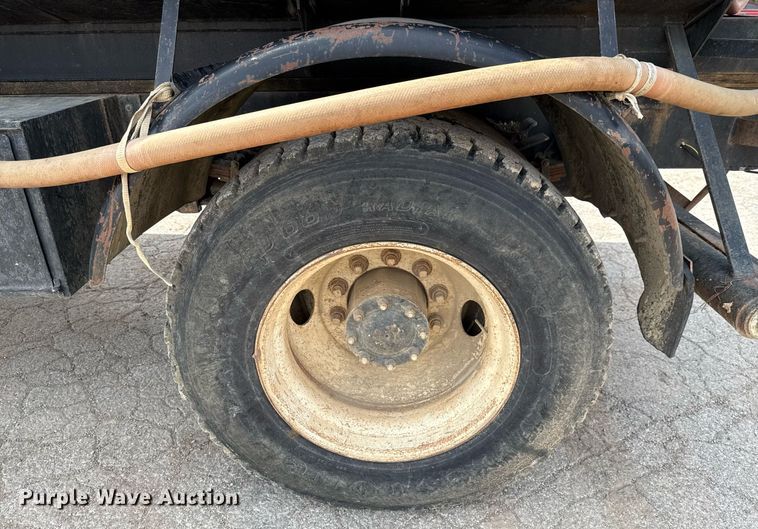 image for item ED5592 1988 Ford L8000 water truck