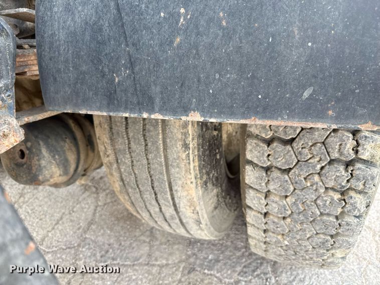 image for item ED5592 1988 Ford L8000 water truck