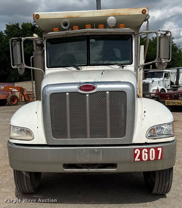 image for item ED5593 2006 Peterbilt 335 dump truck