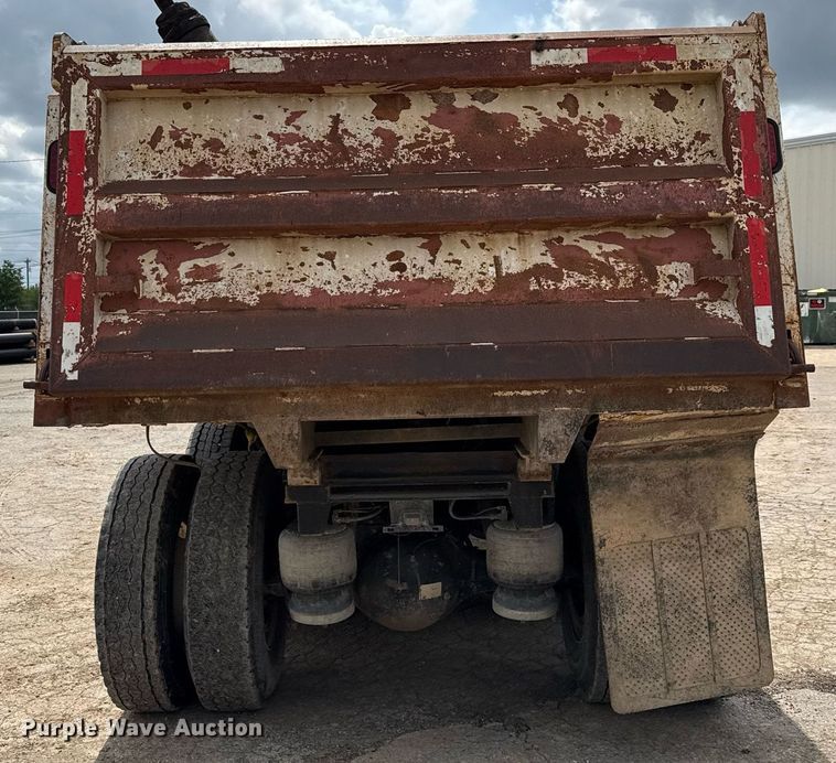 image for item ED5593 2006 Peterbilt 335 dump truck