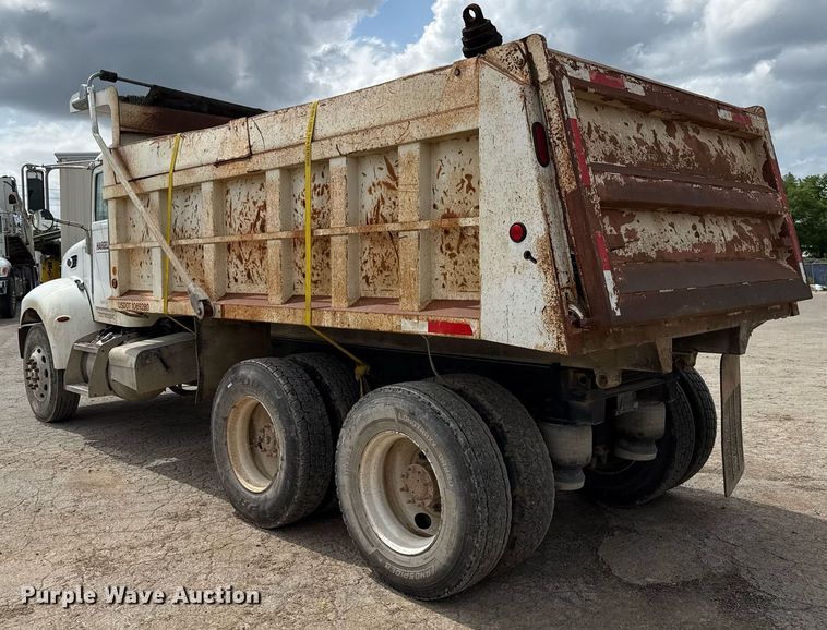 image for item ED5593 2006 Peterbilt 335 dump truck