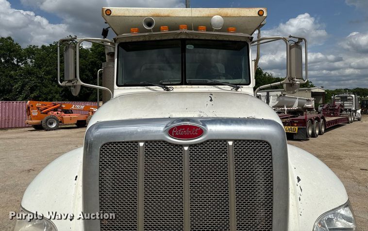 image for item ED5593 2006 Peterbilt 335 dump truck