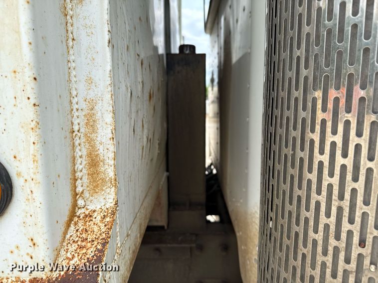 image for item ED5593 2006 Peterbilt 335 dump truck