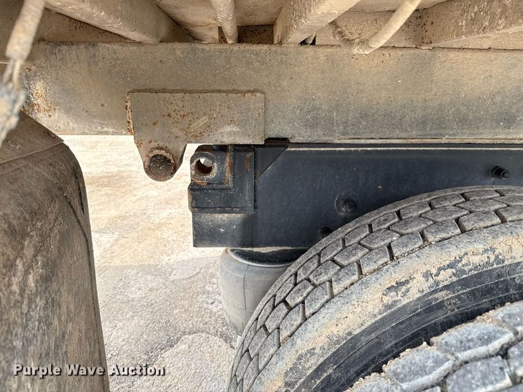 image for item ED5593 2006 Peterbilt 335 dump truck