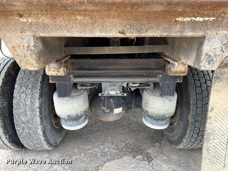 image for item ED5593 2006 Peterbilt 335 dump truck