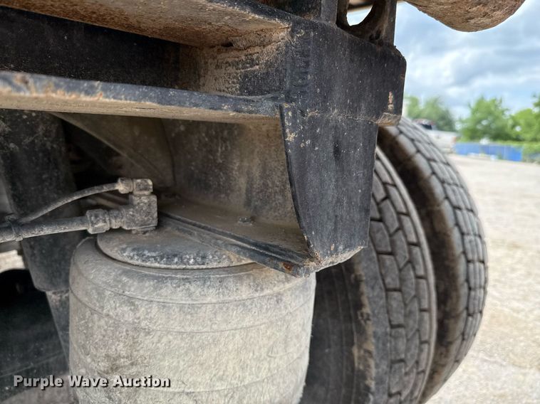 image for item ED5593 2006 Peterbilt 335 dump truck