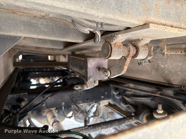 image for item ED5593 2006 Peterbilt 335 dump truck