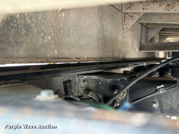 image for item ED5593 2006 Peterbilt 335 dump truck