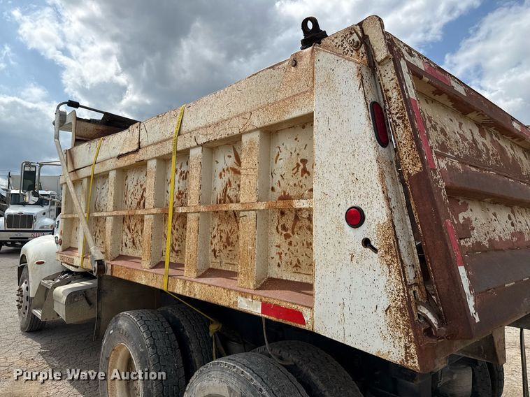 image for item ED5593 2006 Peterbilt 335 dump truck