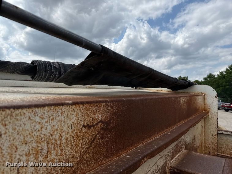 image for item ED5593 2006 Peterbilt 335 dump truck