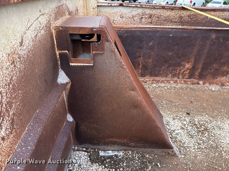 image for item ED5593 2006 Peterbilt 335 dump truck