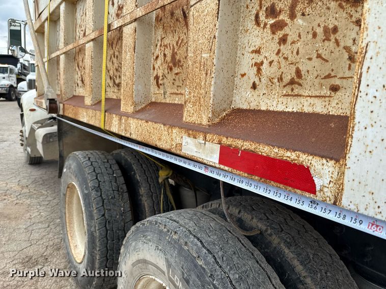 image for item ED5593 2006 Peterbilt 335 dump truck