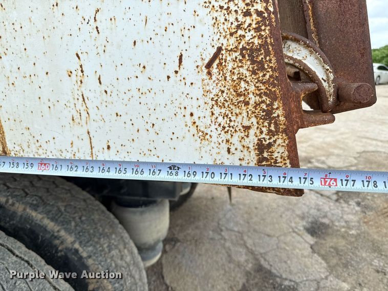 image for item ED5593 2006 Peterbilt 335 dump truck