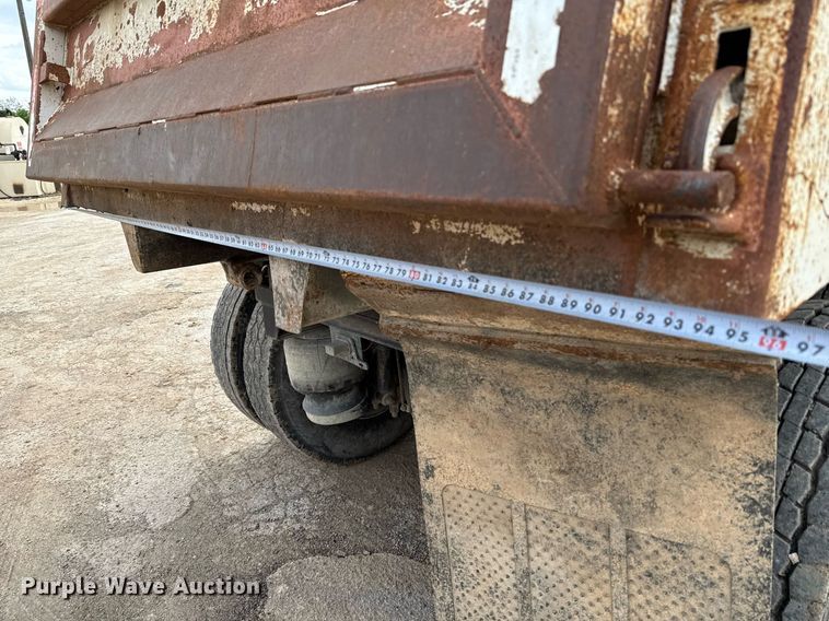 image for item ED5593 2006 Peterbilt 335 dump truck