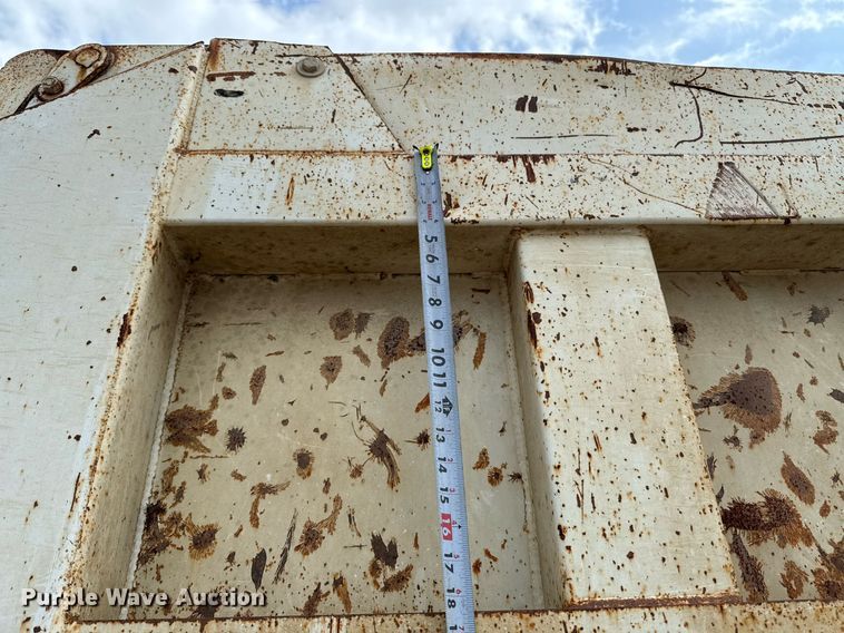 image for item ED5593 2006 Peterbilt 335 dump truck