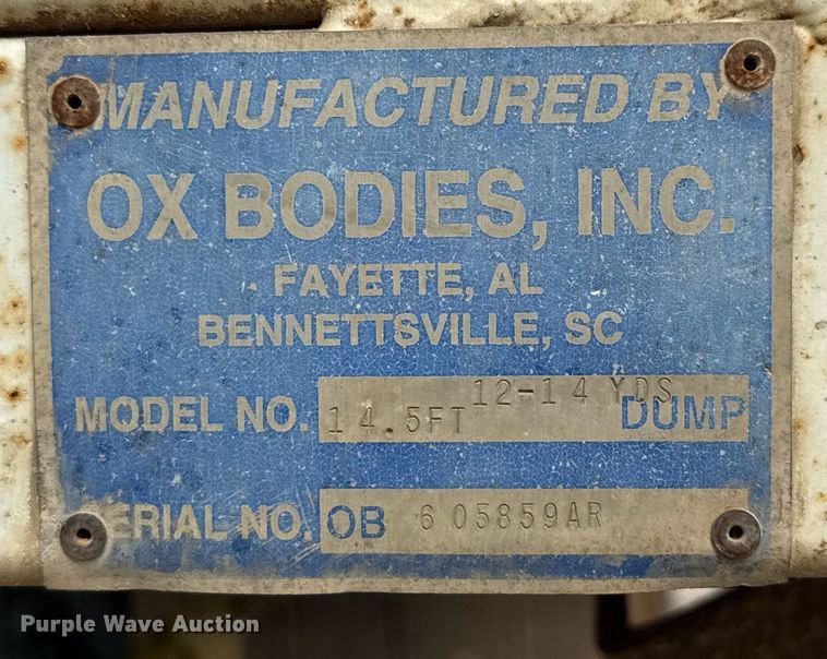 image for item ED5593 2006 Peterbilt 335 dump truck