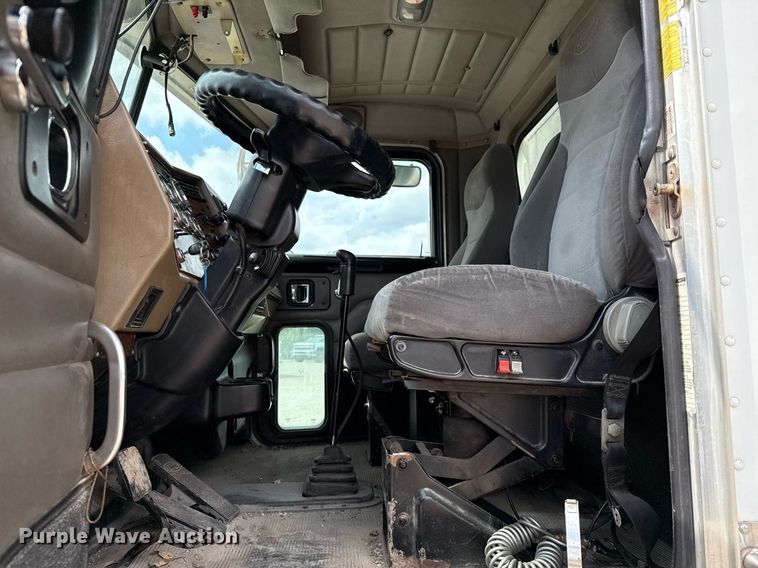 image for item ED5593 2006 Peterbilt 335 dump truck