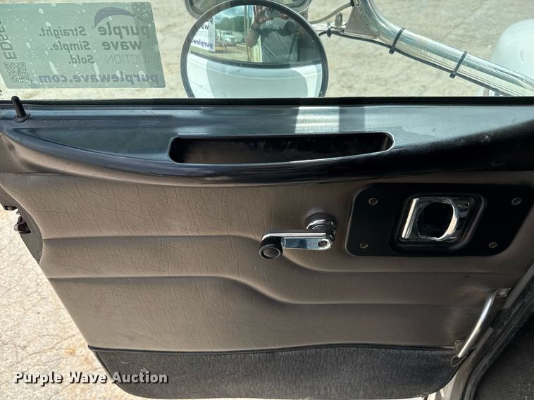 image for item ED5593 2006 Peterbilt 335 dump truck