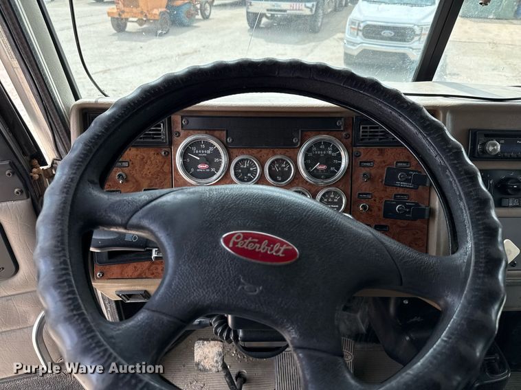 image for item ED5593 2006 Peterbilt 335 dump truck