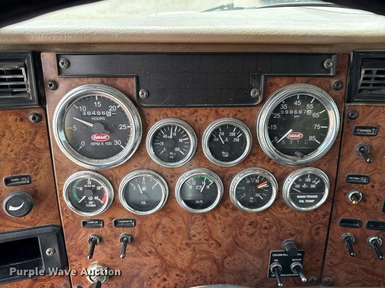 image for item ED5593 2006 Peterbilt 335 dump truck