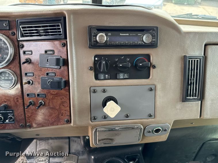 image for item ED5593 2006 Peterbilt 335 dump truck