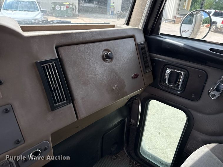 image for item ED5593 2006 Peterbilt 335 dump truck