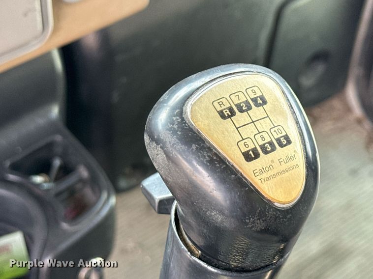 image for item ED5593 2006 Peterbilt 335 dump truck