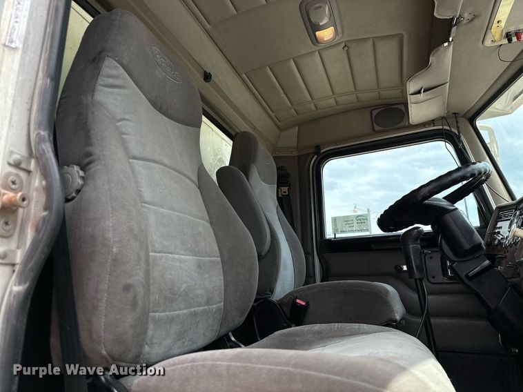 image for item ED5593 2006 Peterbilt 335 dump truck