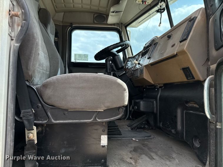 image for item ED5593 2006 Peterbilt 335 dump truck