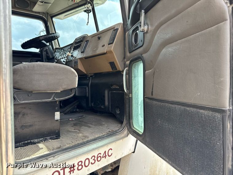 image for item ED5593 2006 Peterbilt 335 dump truck