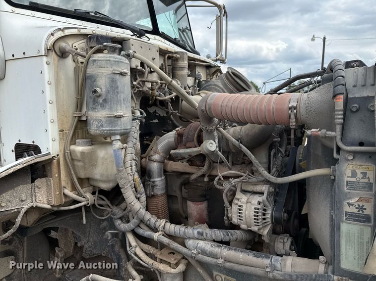 image for item ED5593 2006 Peterbilt 335 dump truck