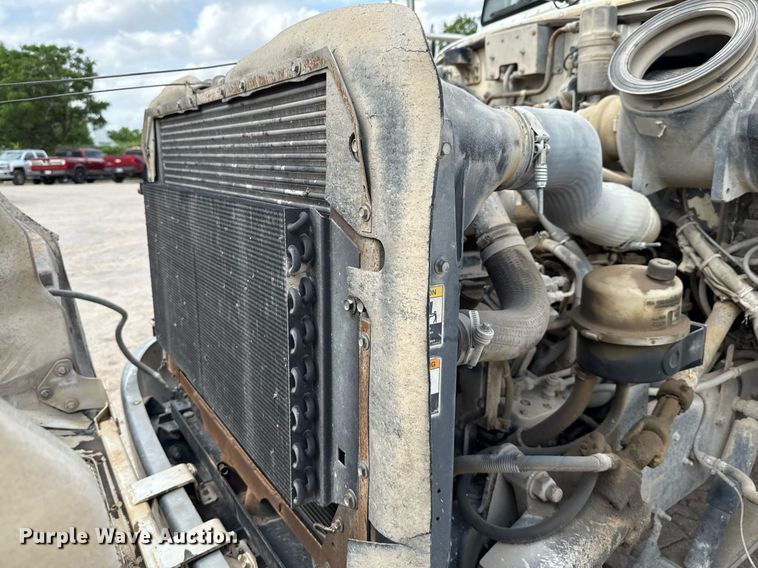 image for item ED5593 2006 Peterbilt 335 dump truck