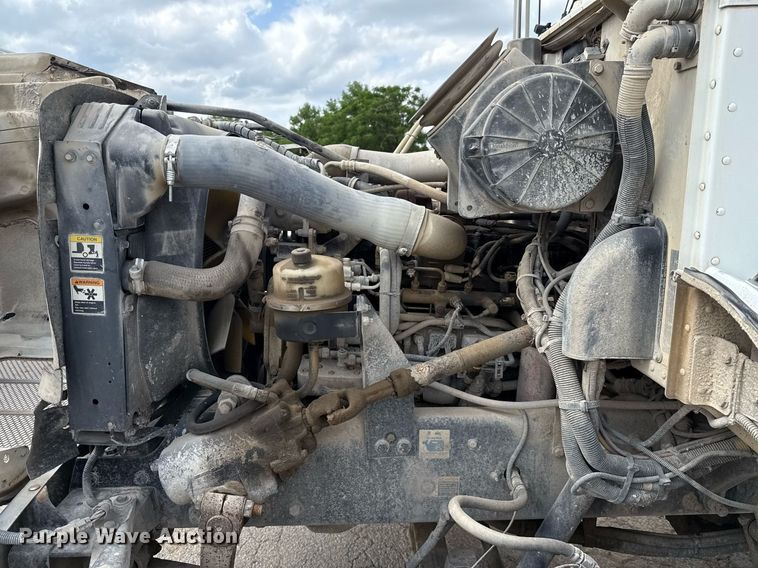 image for item ED5593 2006 Peterbilt 335 dump truck