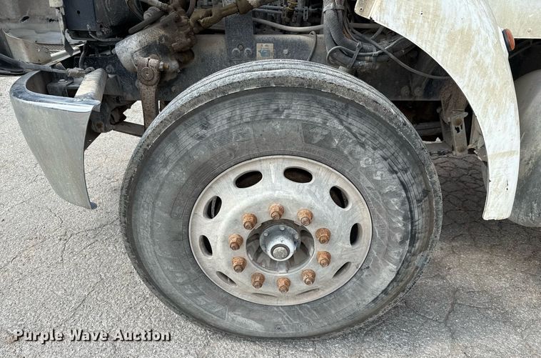 image for item ED5593 2006 Peterbilt 335 dump truck