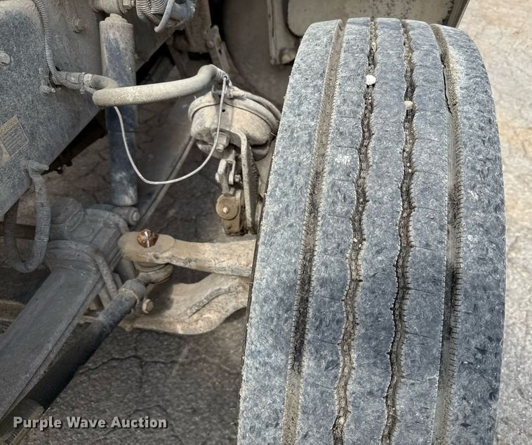 image for item ED5593 2006 Peterbilt 335 dump truck