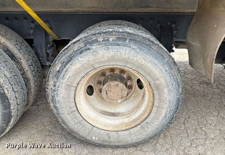 image for item ED5593 2006 Peterbilt 335 dump truck