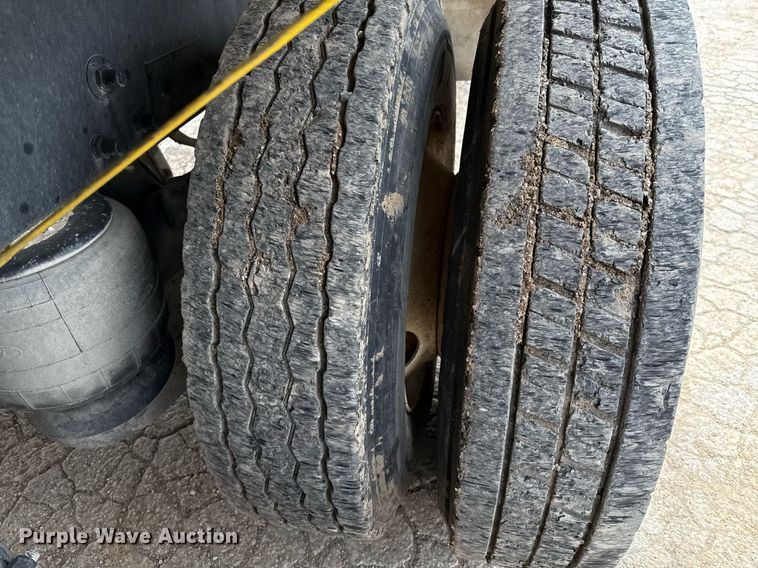 image for item ED5593 2006 Peterbilt 335 dump truck