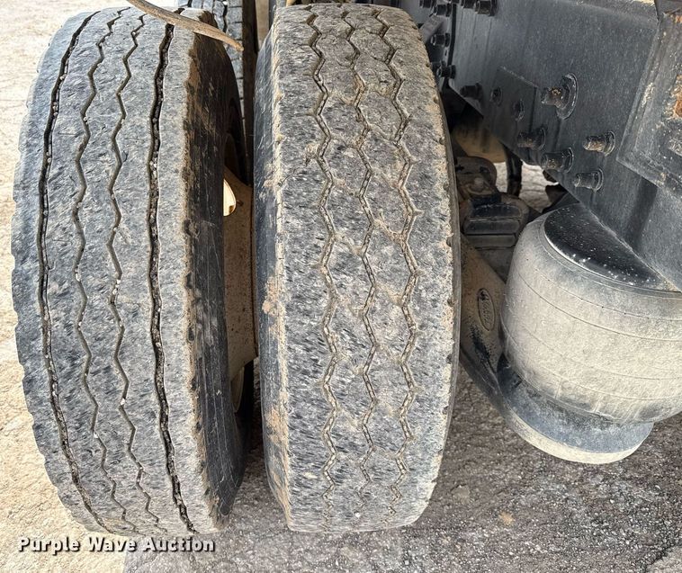 image for item ED5593 2006 Peterbilt 335 dump truck