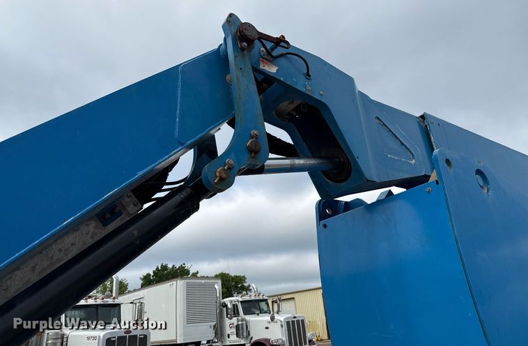 image for item ED5594 2006 Genie Z-135/70 boom lift