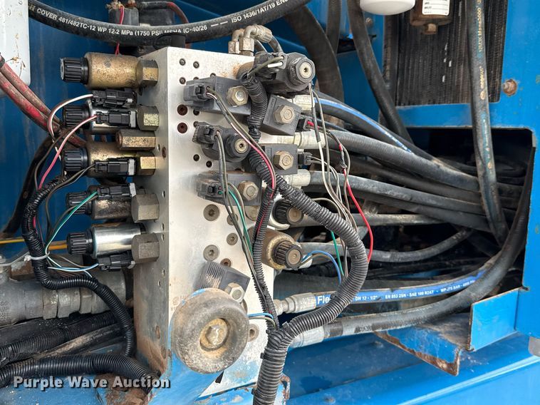 image for item ED5594 2006 Genie Z-135/70 boom lift