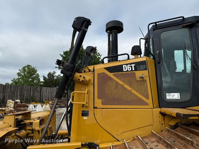 image for item ED5595 2017 Caterpillar D6T LGP dozer