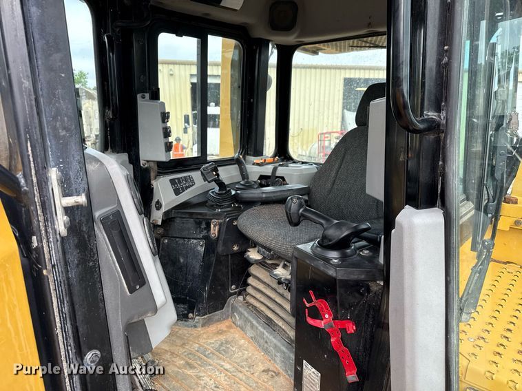 image for item ED5595 2017 Caterpillar D6T LGP dozer