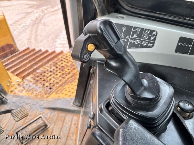 image for item ED5595 2017 Caterpillar D6T LGP dozer