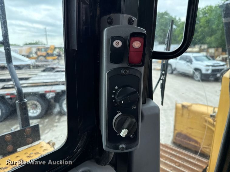 image for item ED5595 2017 Caterpillar D6T LGP dozer