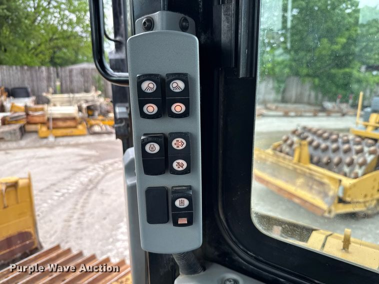 image for item ED5595 2017 Caterpillar D6T LGP dozer