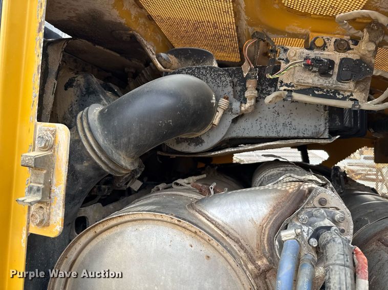 image for item ED5595 2017 Caterpillar D6T LGP dozer