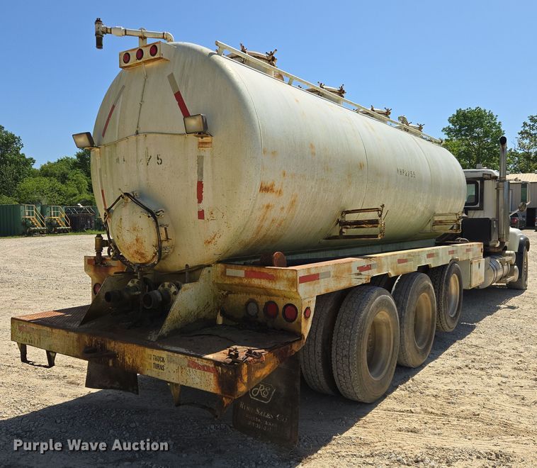 image for item EF2991 2003 Mack CV713 kill truck