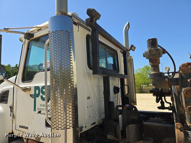 image for item EF2991 2003 Mack CV713 kill truck